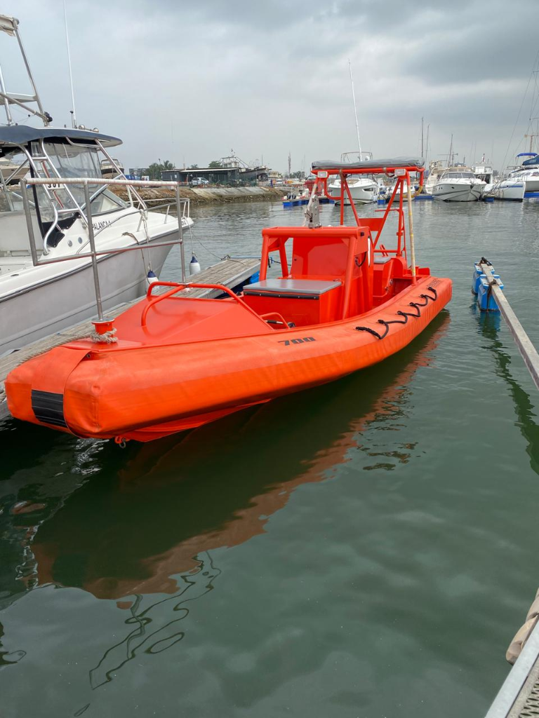FRC após overhaul FERSOL – casco pintado, atracado e operacional na marina